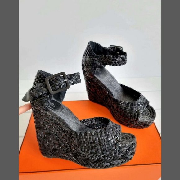Amazing Hermes Platform Sandals - Picture 1 of 9